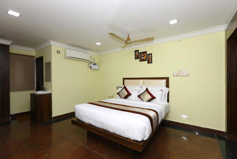 Hotel Titanium Tower Chennai Dış mekan fotoğraf